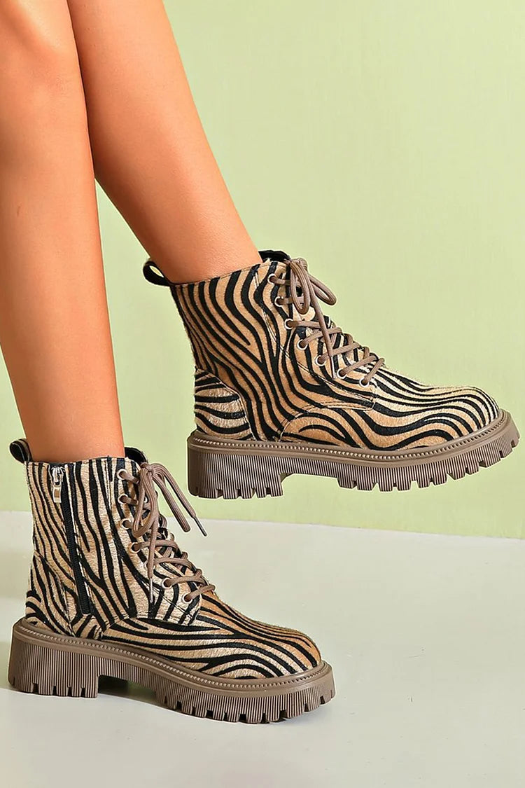 Zara | Auffällige und trendige Stiefel mit Zebramuster 1