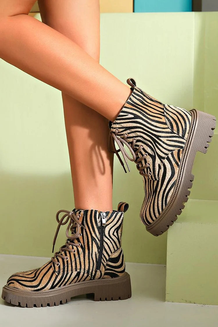 Zara | Auffällige und trendige Stiefel mit Zebramuster 2