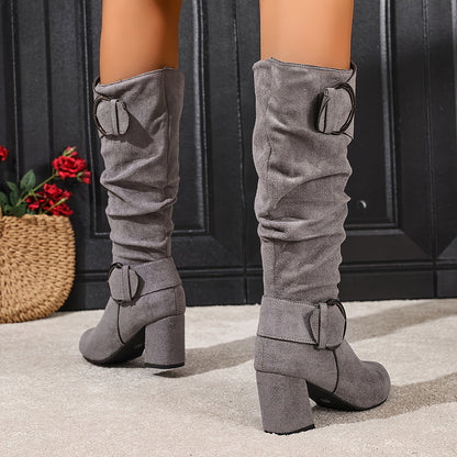 Baldrun | Damen Kniehohe Stiefel mit Blockabsatz - Taupe - Image 11