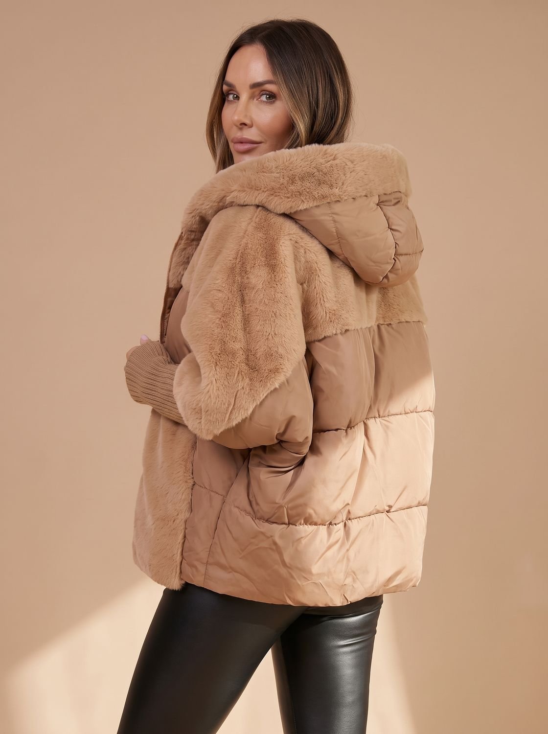 Brimdeva | Damen Gesteppte Winterjacke mit Kunstfell - Camel - Image 1