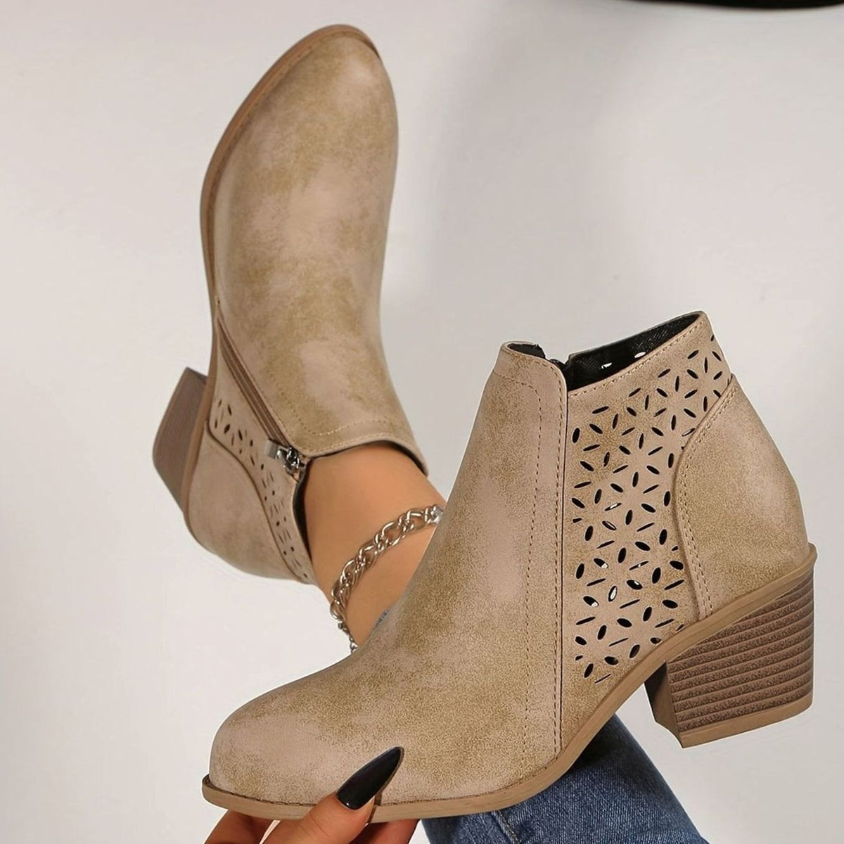 Damen Stiefeletten mit Blockabsatz Laserausschnitt Reißverschluss - Beige