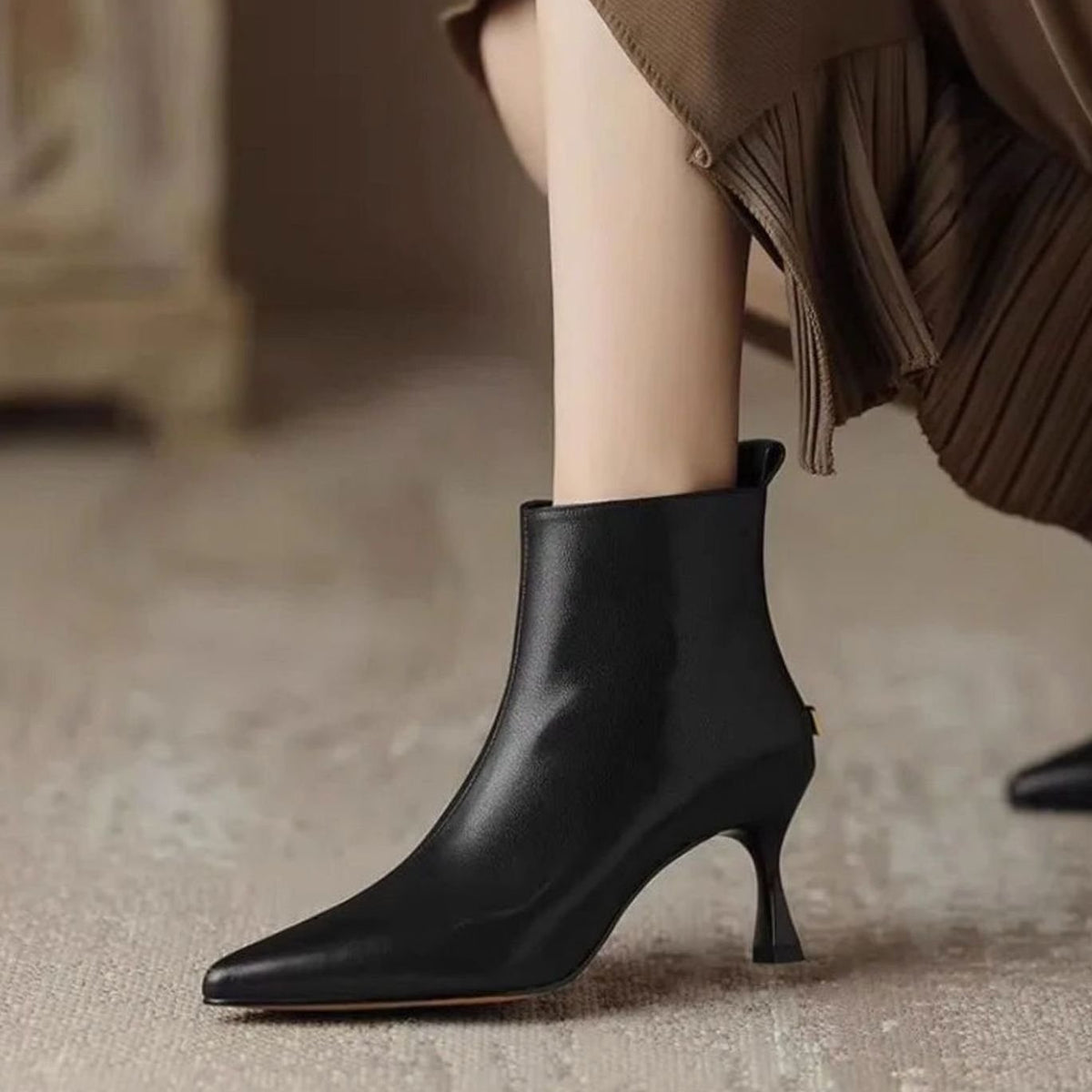 Elegante Kitten Heel Stiefeletten Damen Spitze Kunstleder Ankle Boots - Schwarz