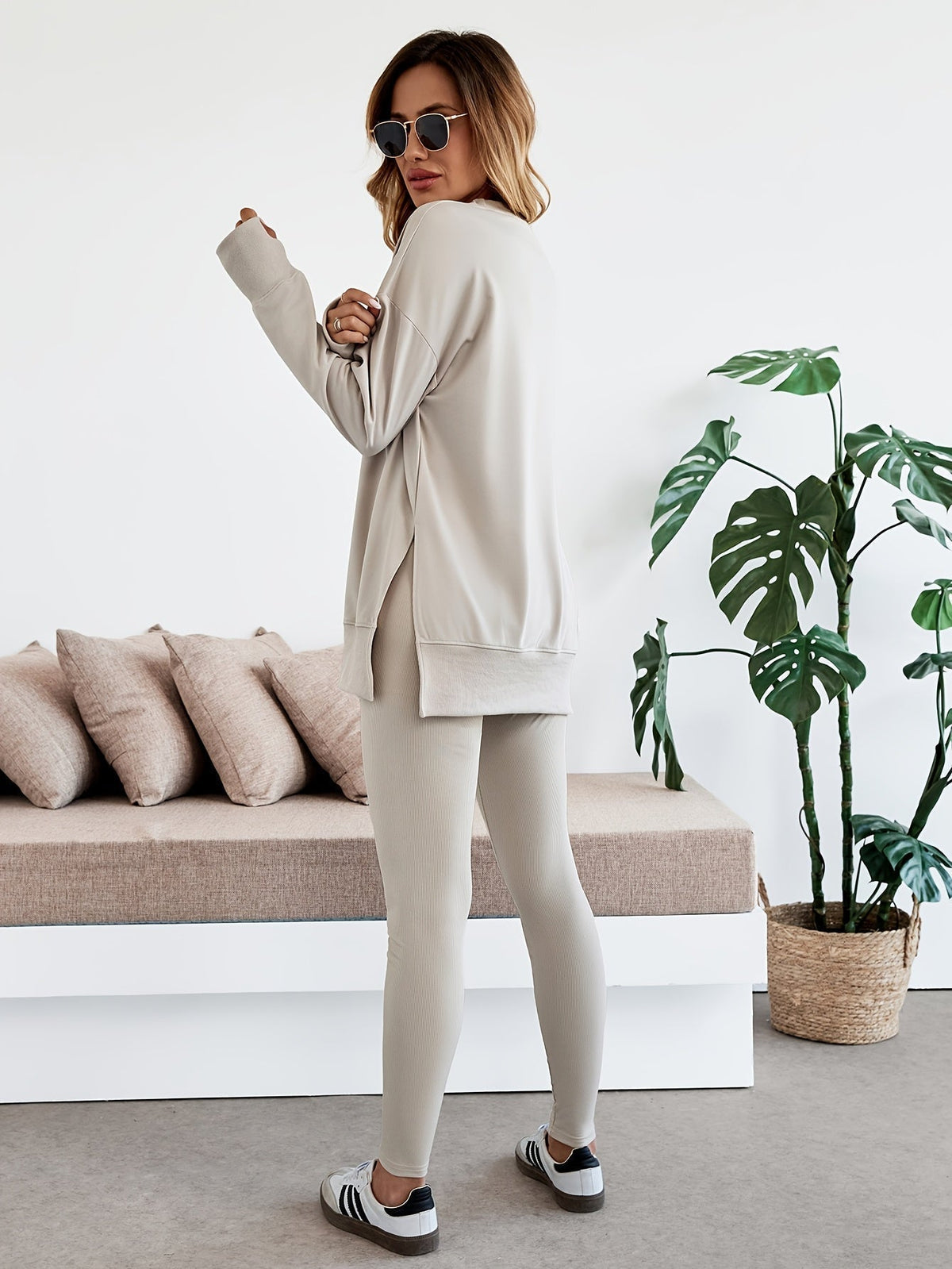 Fennara | Damen Loungewear-Set Oversize Pullover mit Leggings - Beige - Image 3