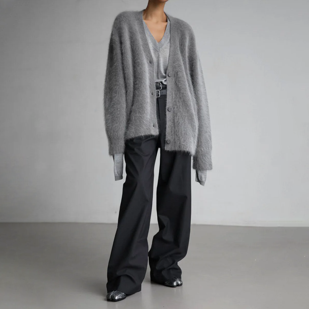 Franka | Damen Oversized Strickjacke mit V-Ausschnitt - Taupe - Image 4