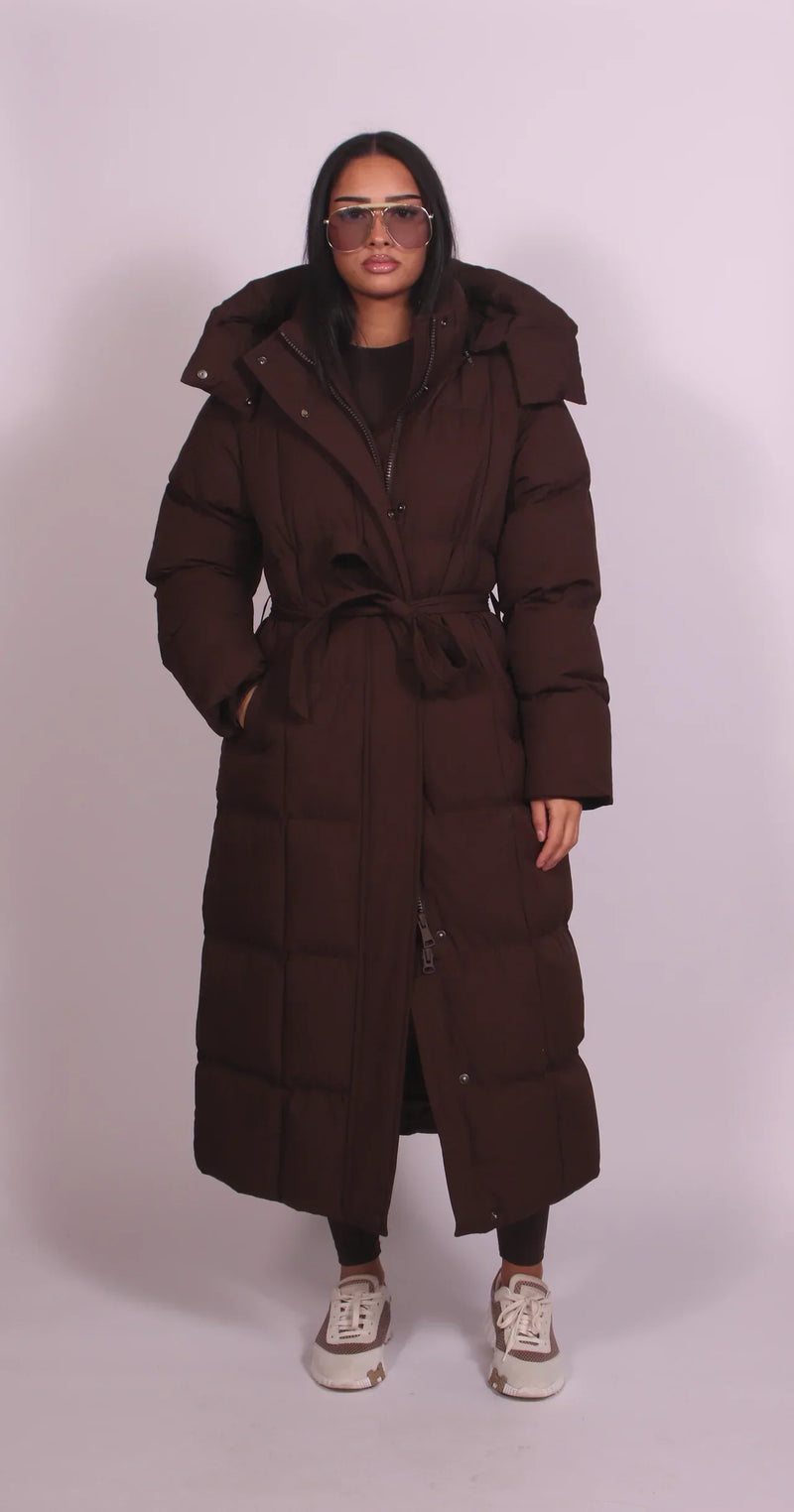 Gerlinde | Damen Langer Steppmantel mit Kapuze - Dark Brown - Image 1
